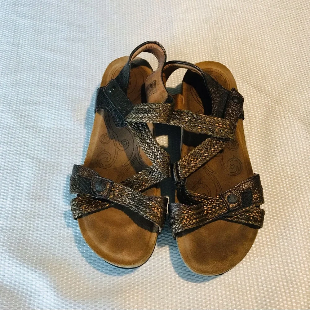 Taos Footwear comfortable stylish